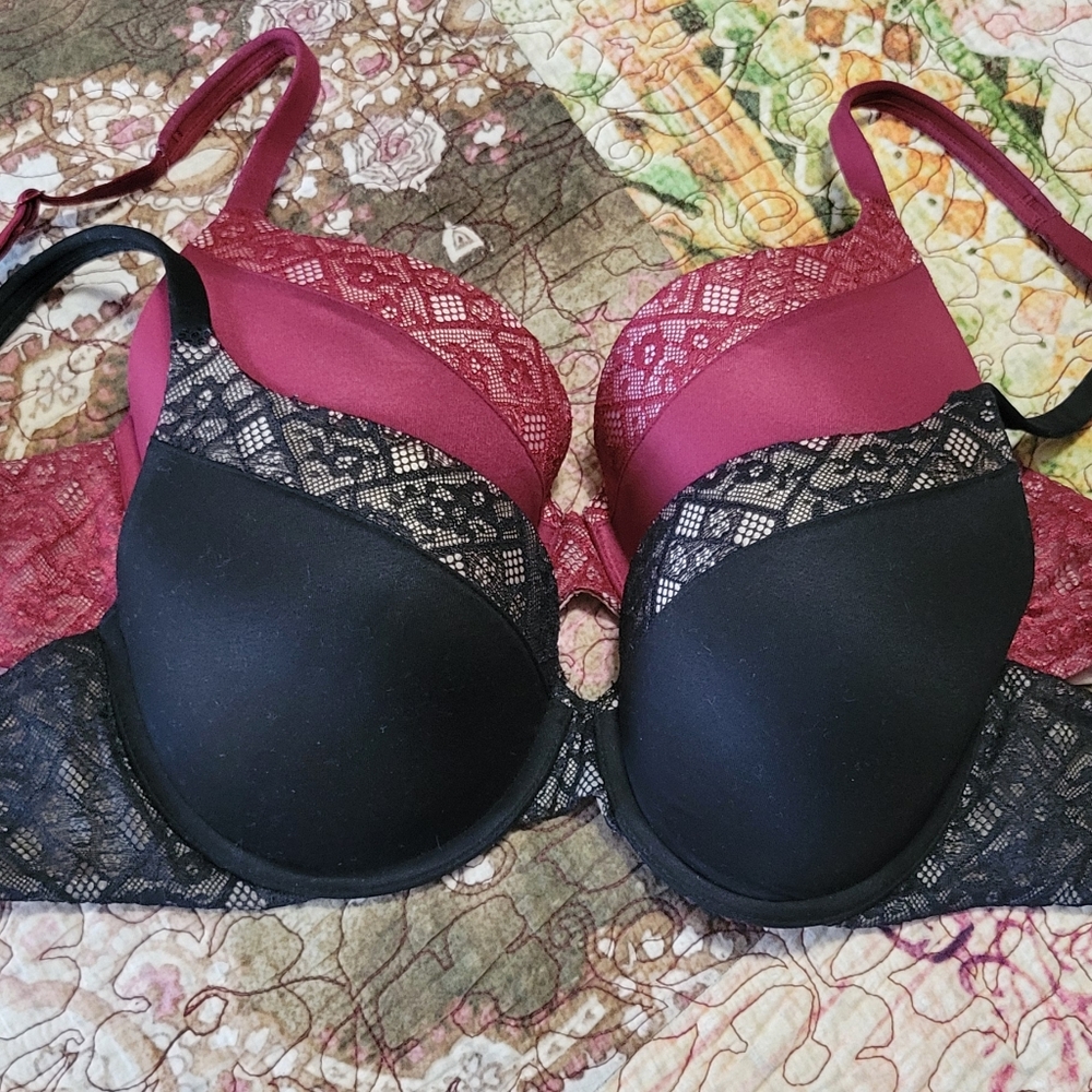 Set of 2 Victoria's Secret Bras